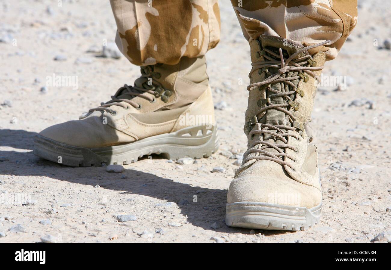 Soldiers boots -Fotos und -Bildmaterial in hoher Auflösung – Alamy