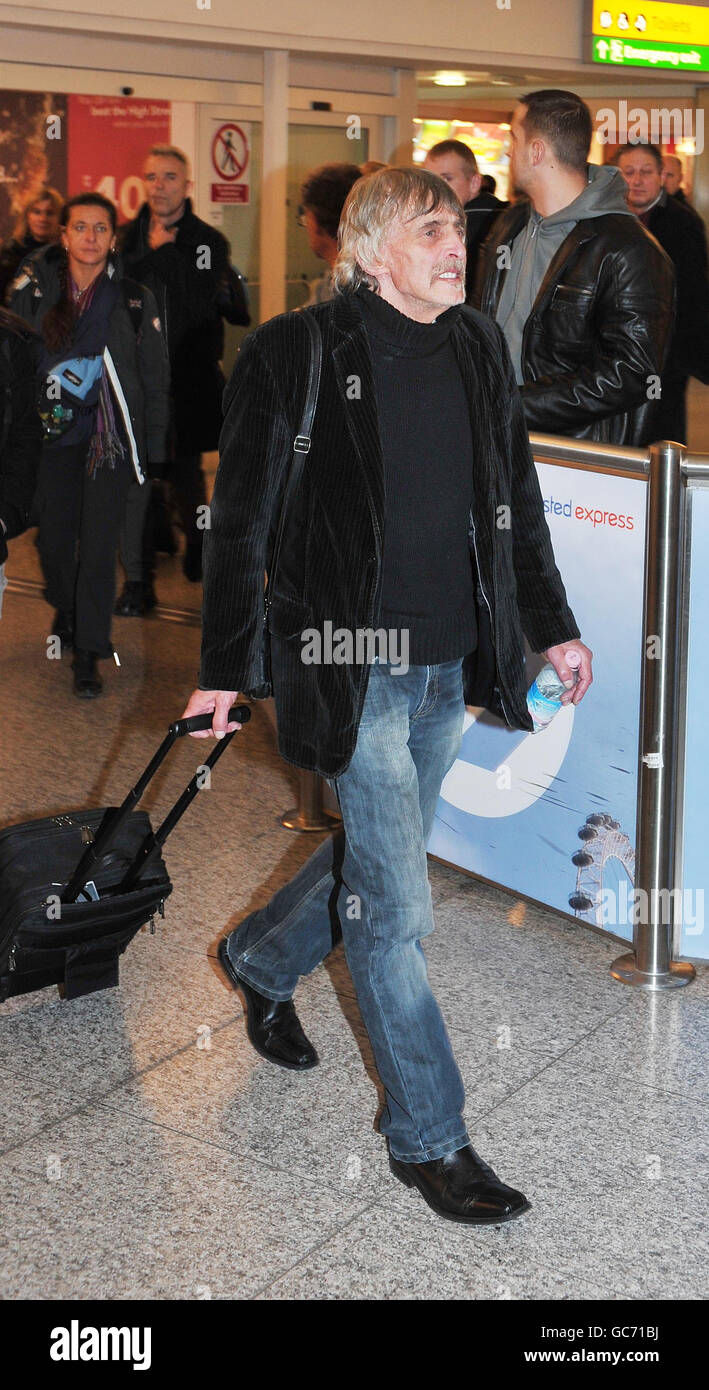 John Kercher Der Vater Des Ermordeten Studenten Meredith Kercher Kommt Am Flughafen Stansted An Nachdem Er Und Seine Familie Aus Perugia In Italien Zuruckgekehrt Sind Stockfotografie Alamy