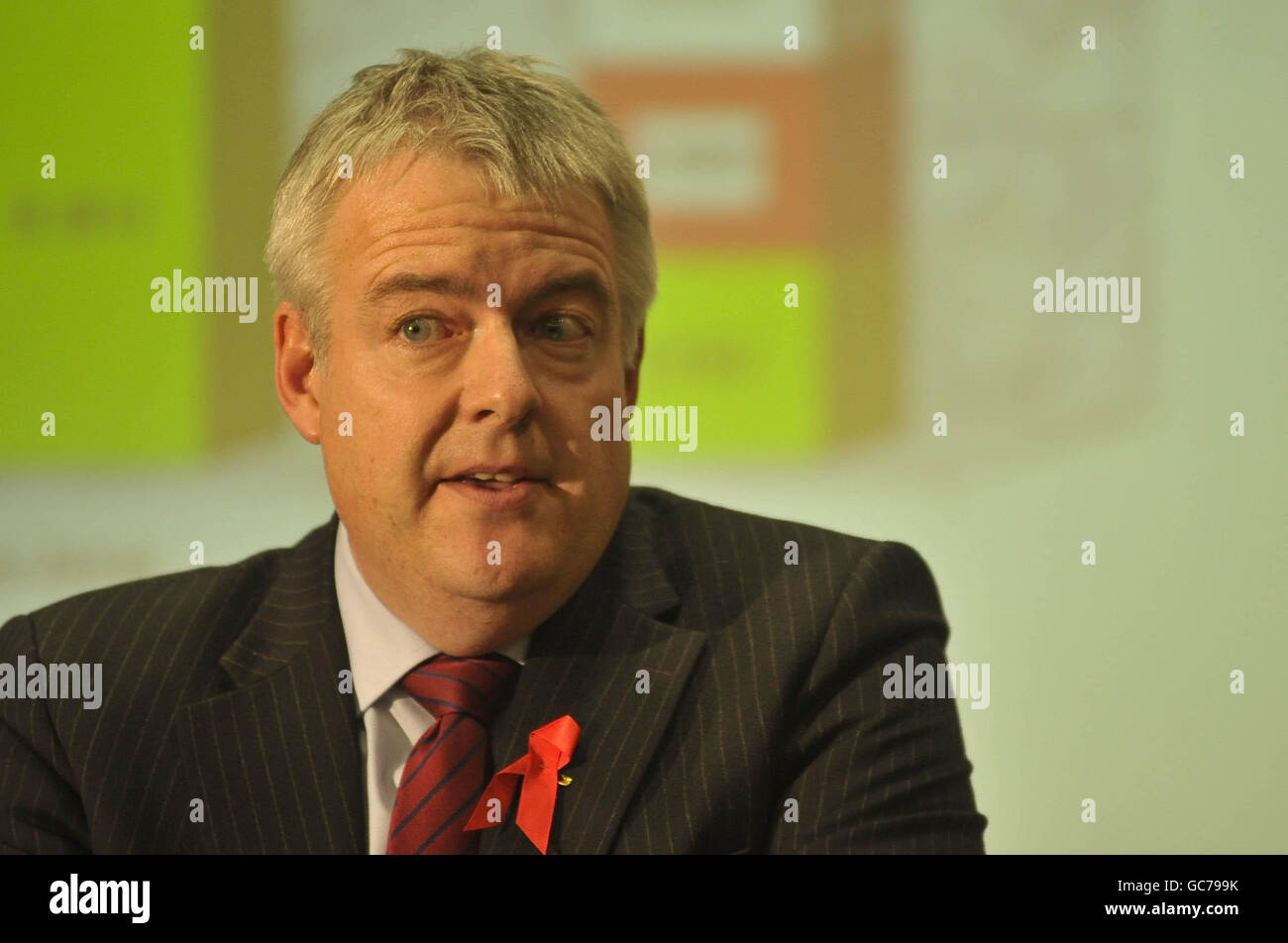 Carwyn Jones, Mitglied der Welsh Assembly für Bridgend, hält eine Dankesrede in Cardiff, nachdem er Rhodri Morgan als Labour Party-Führer in Wales nachfolgte. Stockfoto