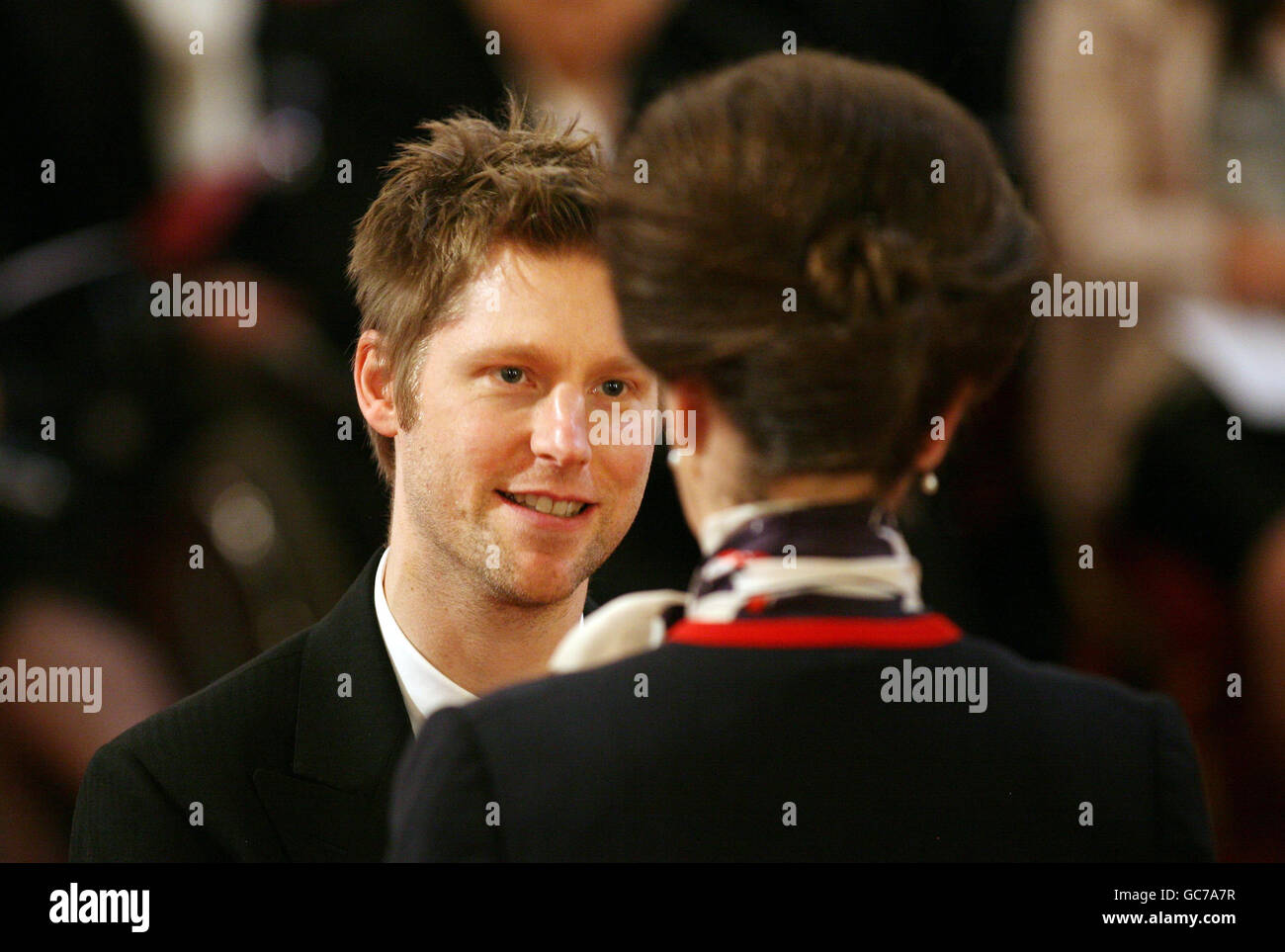 Designer Christopher Bailey, der Chief Creative Officer von Burberry, erhält einen MBE für seine Verdienste um Mode von der Princess Royal im Buckingham Palace in London. Stockfoto