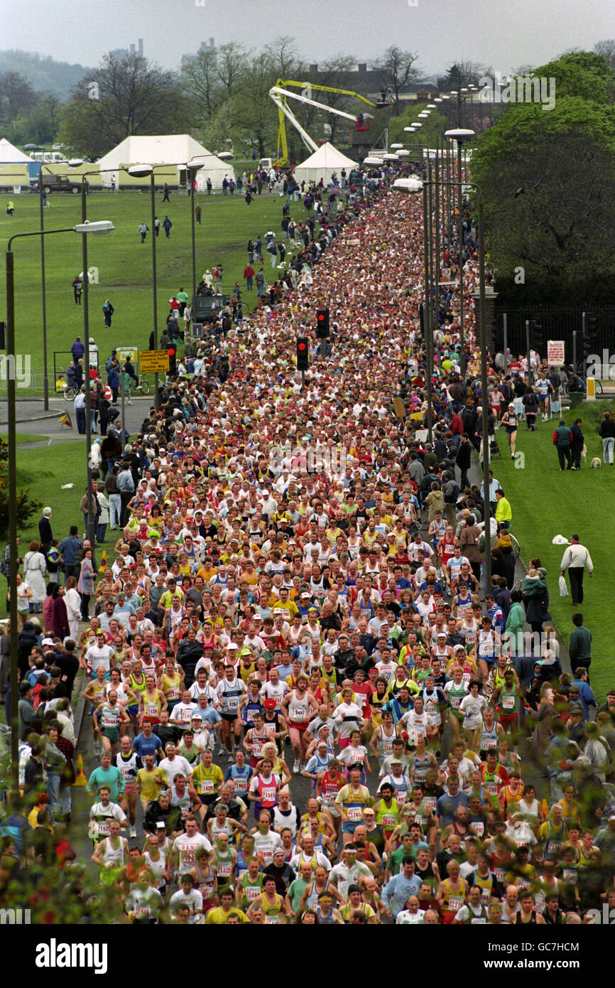 Einer der drei Massenstarts des NutraSweet London Marathons im Greenwich Park, London Stockfoto