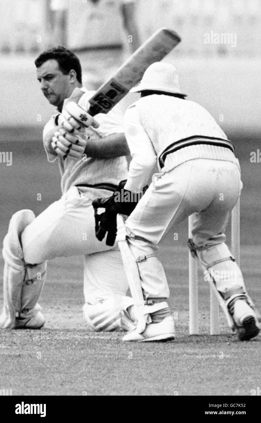 Cricket - andere First-Class-Spiele in England 1988 - Marylebone Cricket Club V Nottinghamshire - Thirde Day - Lord's Cricket. Nottinghamshire Schlagmann Paul Johnson in Aktion Stockfoto