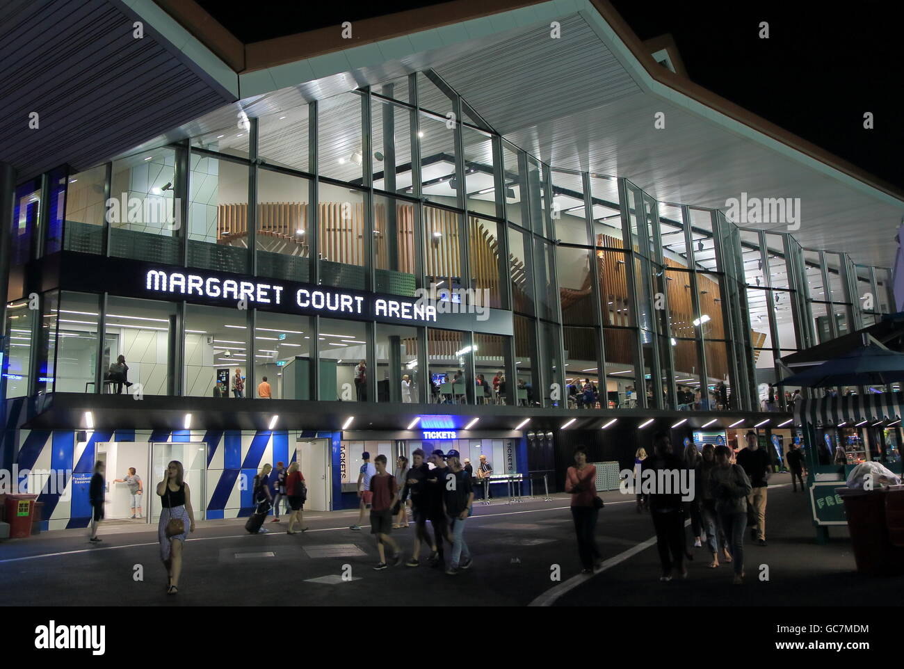 Menschen besuchen Australian Open Tennis in Margaret Court Arena in Melbourne Australien. Stockfoto