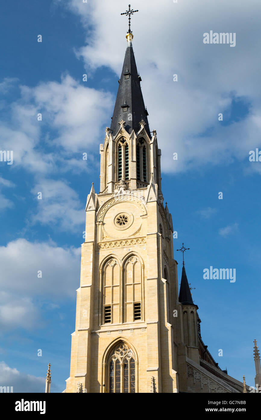 Das Rathaus in der Altstadt von Sint-Truiden, Belgien, mit Turm aus dem 17. Jahrhundert von der UNESCO als ein Welt-gen Stockfoto