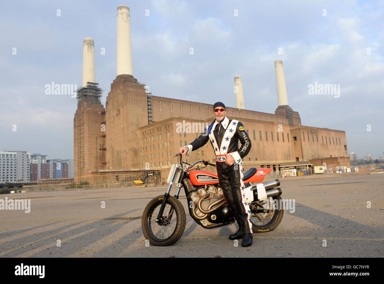 Robbie Knievel, Sohn des legendären Evel Knievel im Battersea Power Station,  London, wo er einen großen Stunt angekündigt hat, den er nächstes Jahr  spielen wird Stockfotografie - Alamy