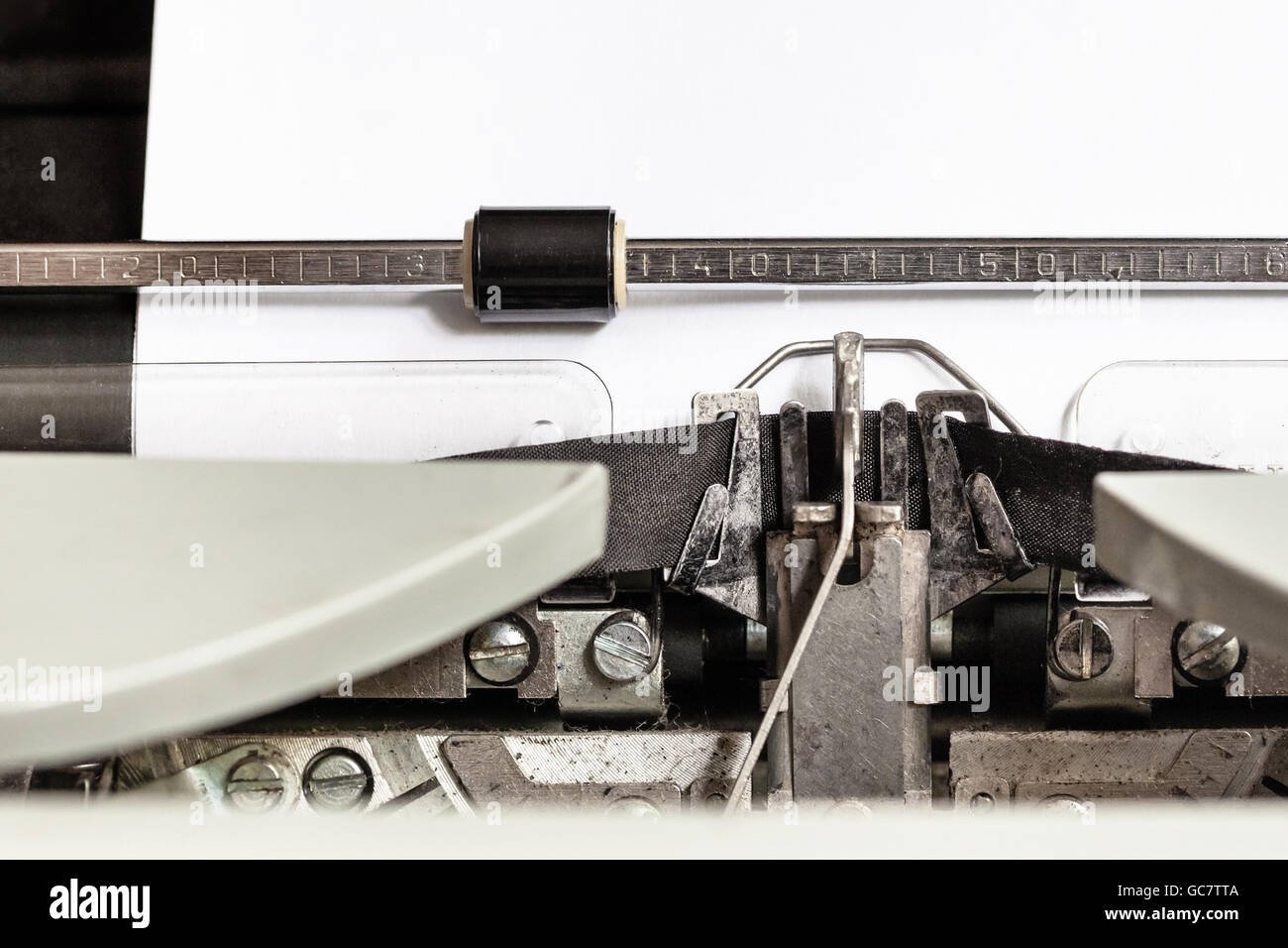 Typebar Typen Farbband in mechanischen Schreibmaschine hautnah Stockfoto