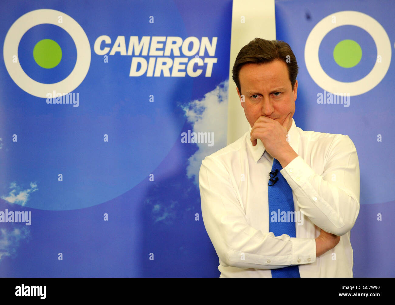 Der konservative Parteivorsitzende David Cameron hält heute Abend eine seiner regelmäßigen "Cameron Direct"-Treffen in Leamington Spa ab, bei denen die Öffentlichkeit eingeladen wird, ihn zu einem beliebigen Thema zu erfragen. Stockfoto