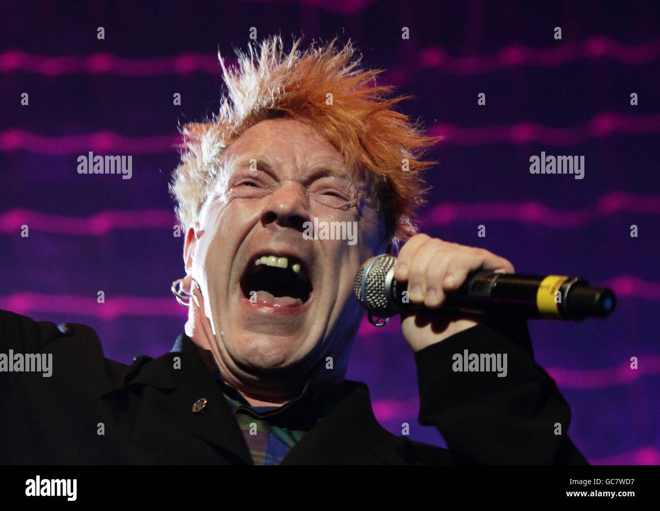 John Lydon von Pil (Public Image Ltd) tritt auf der Bühne der O2 Academy Brixton in Südlondon auf. Stockfoto