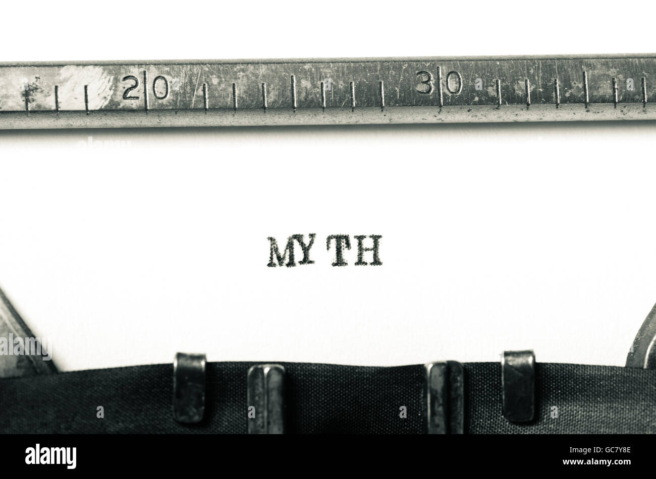 Wort-Mythos auf alte Schreibmaschine getippt Stockfoto