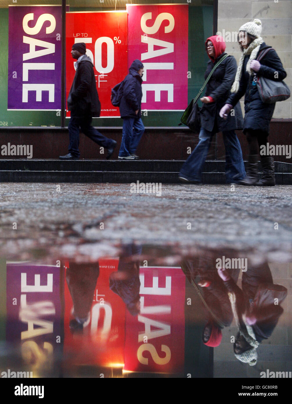 Geschäfte versprechen Mehrwertsteuererhöhung Verzögerung. Shopper auf Sauchiehall in Glasgow. Stockfoto