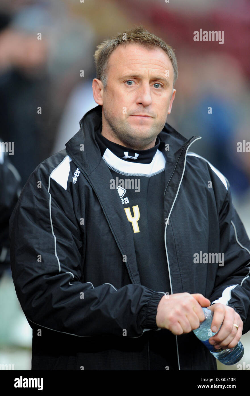 Fußball - Coca-Cola Football League Two - Bradford City / Cheltenham Town - Coral Windows Stadium. Cheltenhams Manager Mark Yates während des zweiten Spiels der Coca-Cola Football League im Coral Windows Stadium, Bradford. Stockfoto