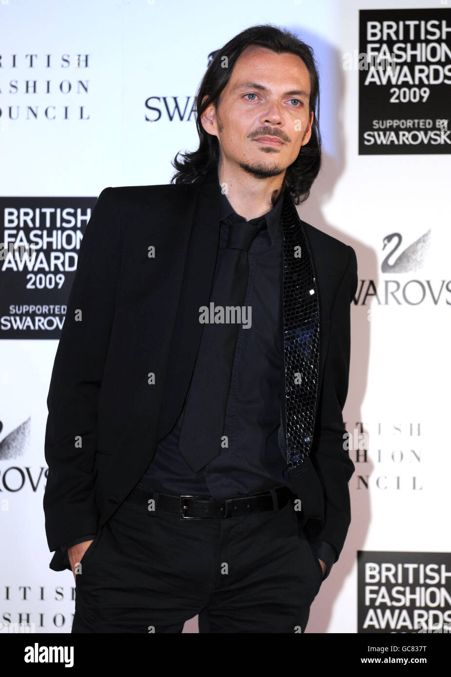 Matthew Williamson kommt zu den British Fashion Awards an den Royal Courts of Justice, London. Stockfoto
