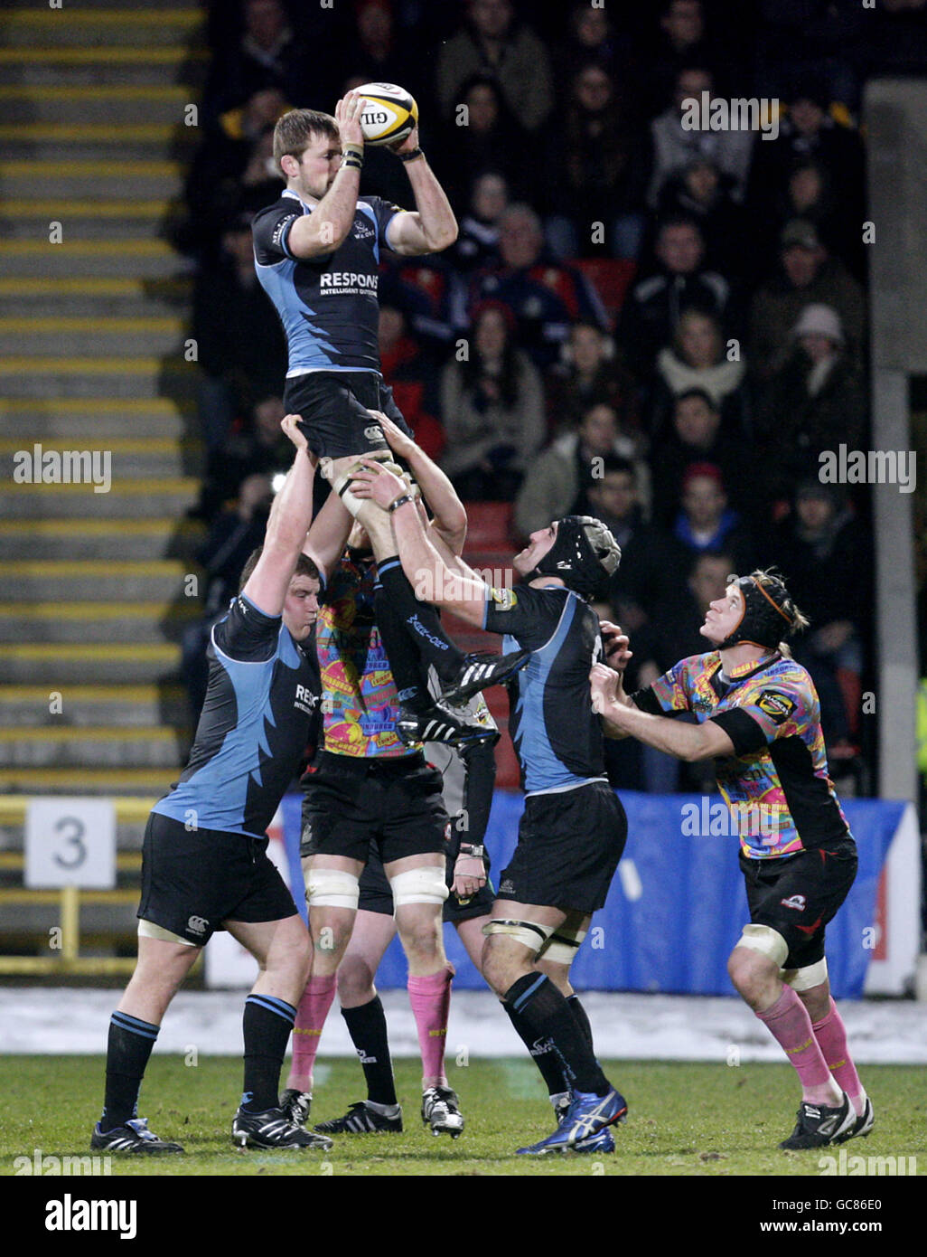 Rugby Union - Magners League - Glasgow Warriors / Edinburgh Rugby - Firhill Arena. Action aus einer Line-Out während des Spiels der Magners League in der Firhill Arena, Glasgow. Stockfoto