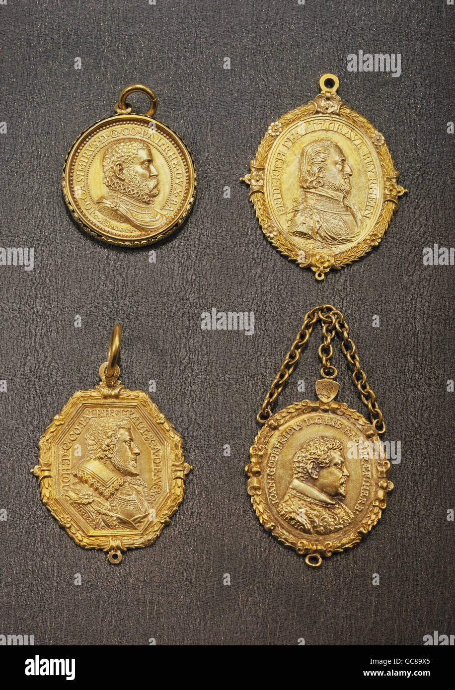 Bildende Kunst, Medaillen, "Gnadenpfennige", oben links: John Casimir,  Pfalzgraf von Simmern (1543-1592), von Conrad Bloc,