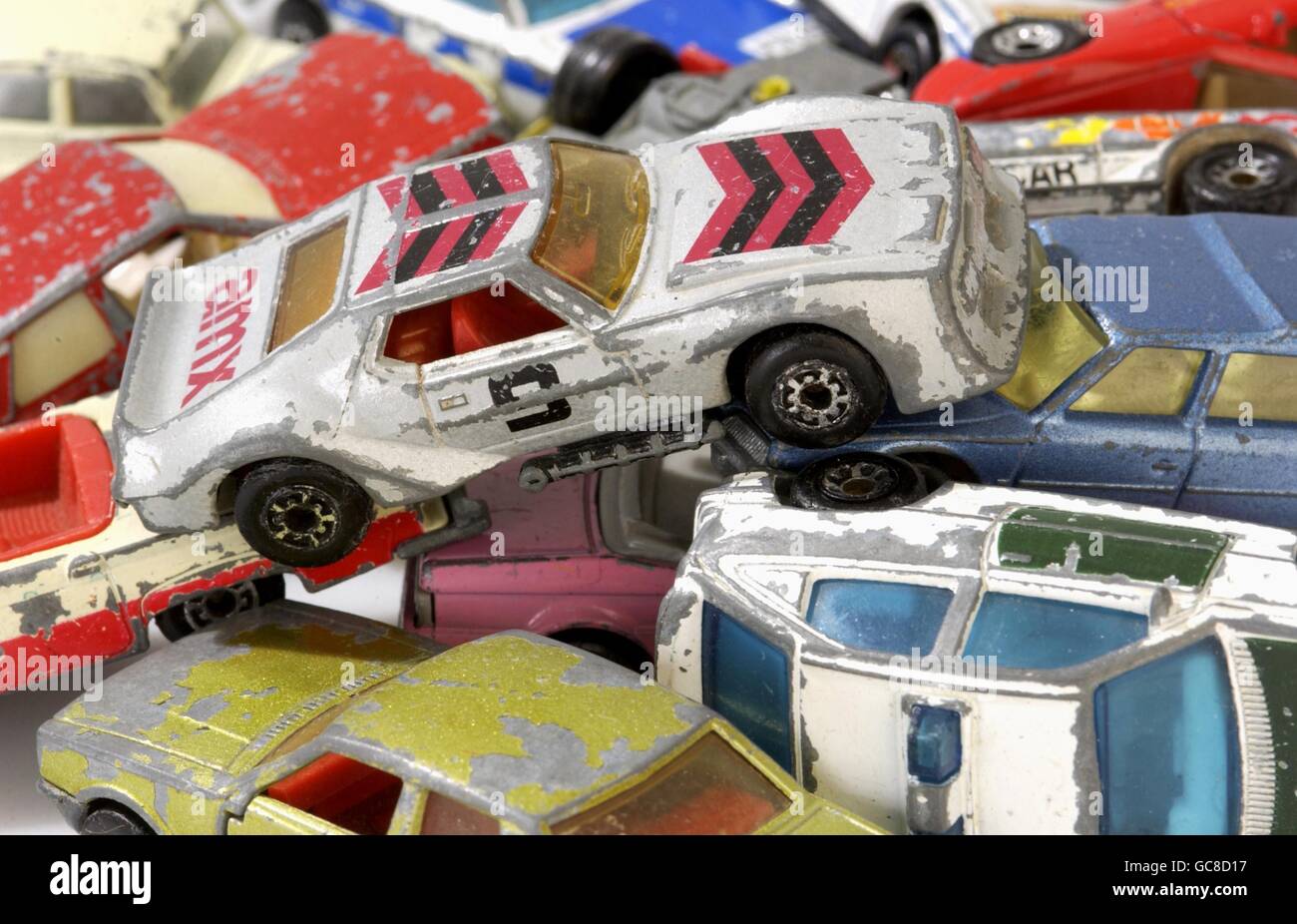Spielzeug, Autos, abgenutzte Spielzeugautos, Deutschland, 70er Jahre, zusätzliche-Rights-Clearences-not available Stockfoto