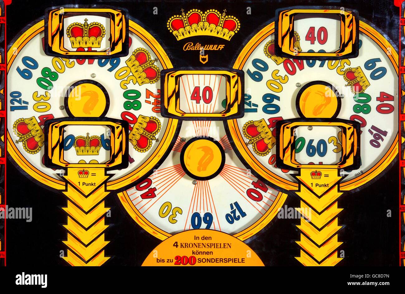 Spiel, Spielautomat, Spielautomat, 'doppel Krone', hergestellt von: Bally  Wulff, um 1990, Zusatz-Rechteklärung-nicht verfügbar Stockfotografie - Alamy