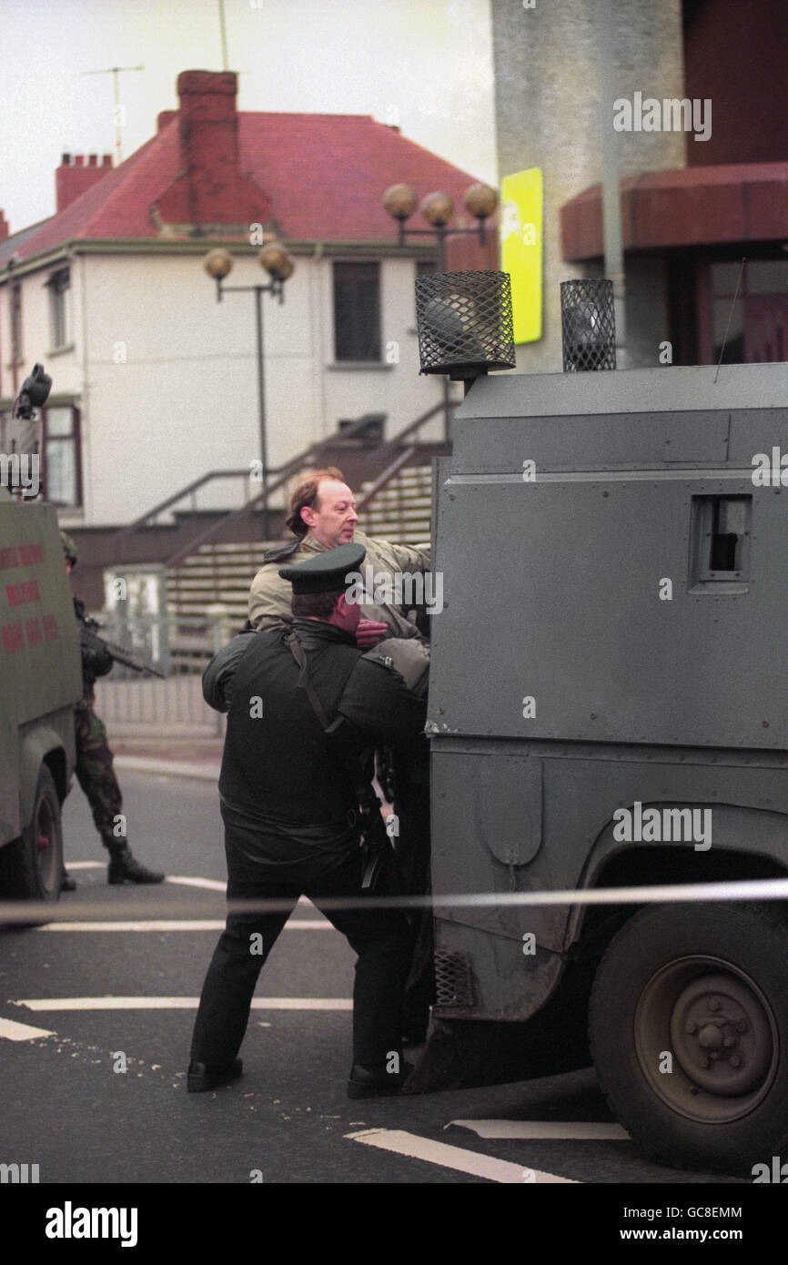 Politik - Sinn Féin HQ Angriff - Joe Austin - Andersonstown, Belfast Stockfoto