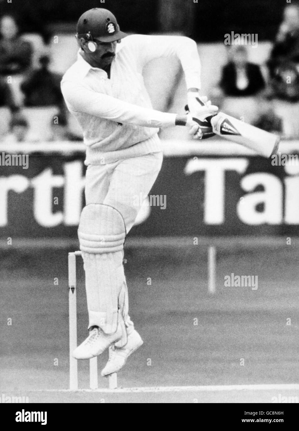 Cricket - England gegen West Indies West Indies auf den Britischen Inseln 1980 (5. Test) Veranstaltungsort Headingley, Leeds. Graham Gooch klatschend Stockfoto