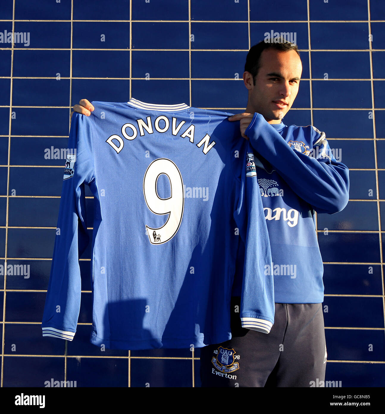 Fußball - Barclays Premier League - Everton Pressekonferenz - Finch Farm. Landon Donovan wird als Everton-Spieler im Finch Farm Training Complex des Clubs vorgestellt Stockfoto