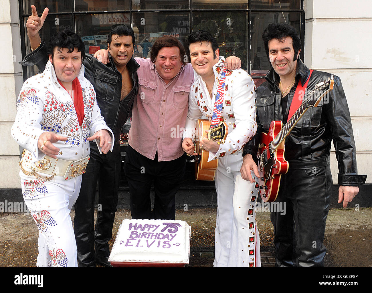 Elvis Presleys 75. Geburtstag - London Stockfotografie - Alamy