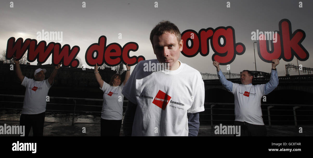 Stuart Murdoch (vorne), Sänger von Belle und Sebastian nach dem Start des Erdbebenaufruchs in Haiti durch das Katastrophenschutzkomitee im Jury's Inn in Glasgow. Stockfoto