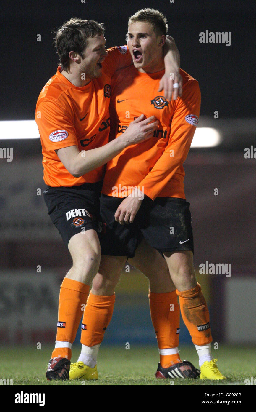 David Goodwillie von Dundee United feiert das Eröffnungstreffer während des Spiels der Scottish Premier League der Clydesdale Bank im Douglas Park, Hamilton. Stockfoto