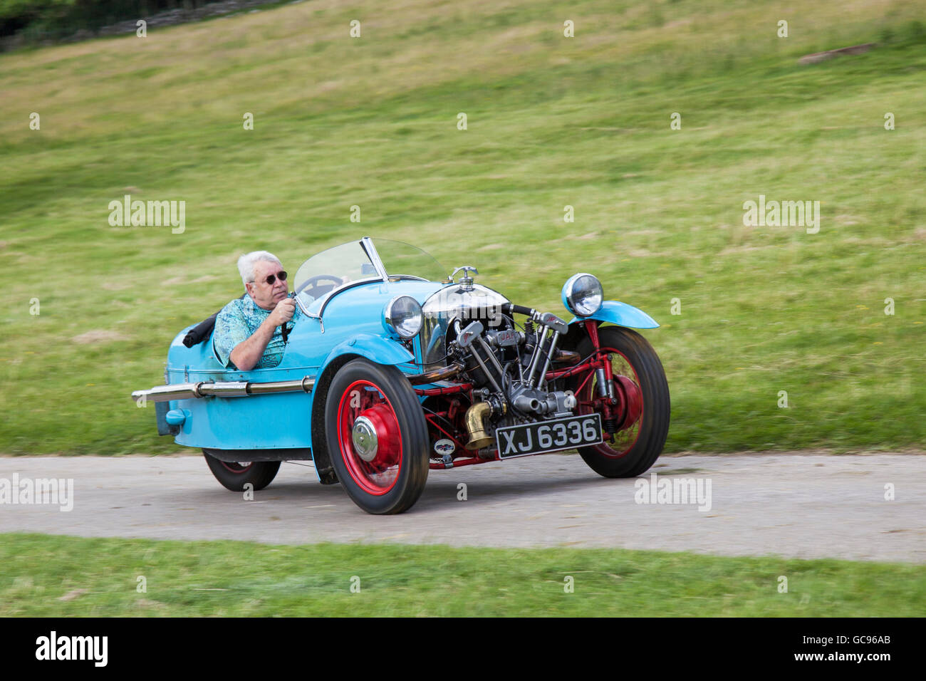 1933 30s dreißiger Jahre blauer Morgan Super Sports 1100cc benzinter Sportwagen der Vorkriegszeit bei der von Mark Woodward Classic Events organisierten Lakeland Classic Car Rally mit über 400 klassischen Sportwagen und restaurierten Fahrzeugen. Stockfoto