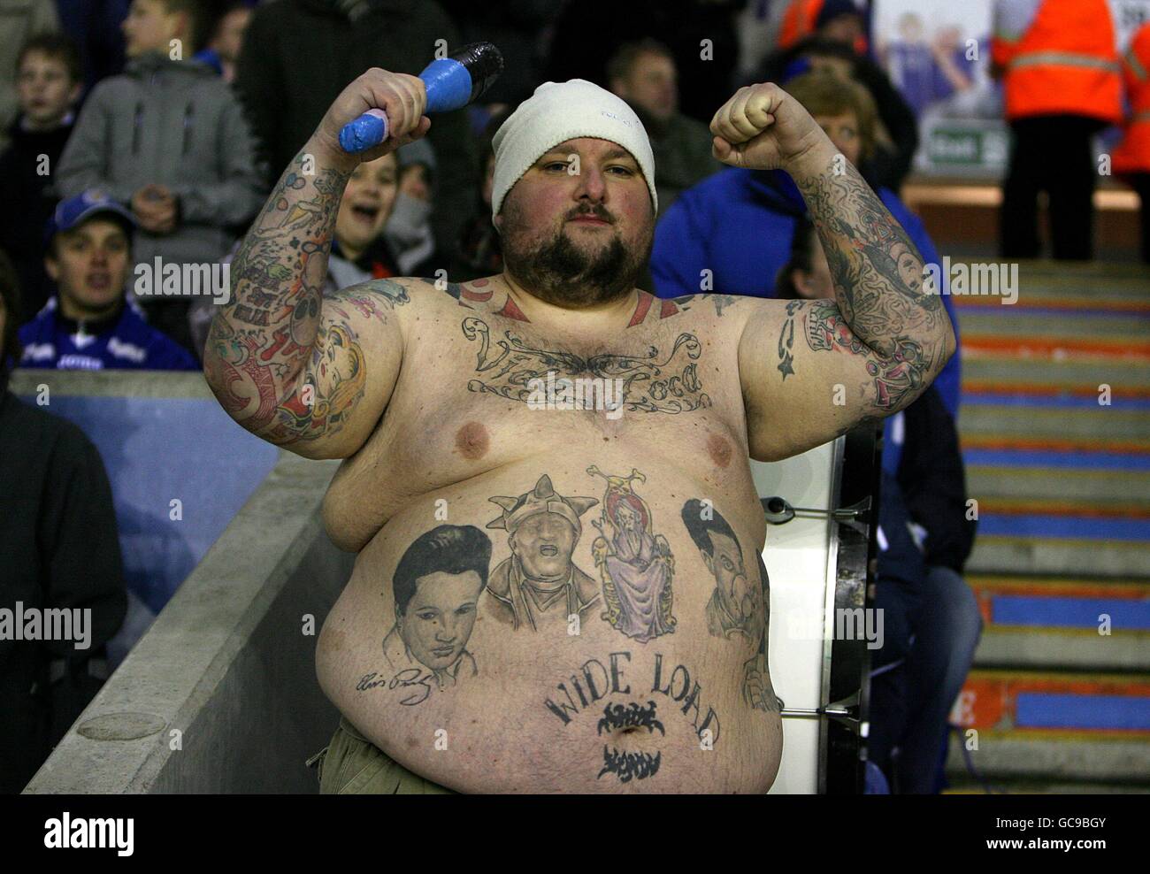 Fußball - Coca-Cola Football League Championship - Leicester City / Newcastle United - The Walkers Stadium. Ein tätowiert Leicester City Fan in den Tribünen Stockfoto