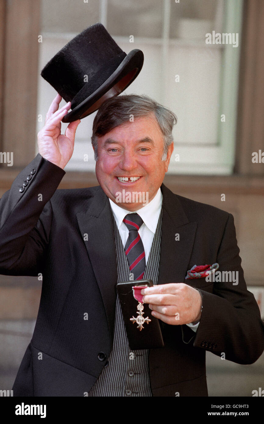 Investitur - Jimmy Tarbuck - Buckingham Palace Stockfoto