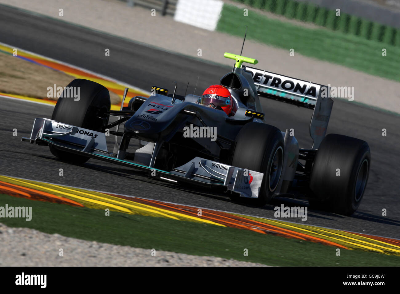 Auto - Formel-1-Wintertests 2010 - erster Tag - Circuit de la Comunitat Valenciana Ricardo Tormo. Mercedes' Michael Schumacher während der Formel-1-Testreihe auf dem Circuit de la Comunitat Valenciana Ricardo Tormo, Valencia, Spanien. Stockfoto