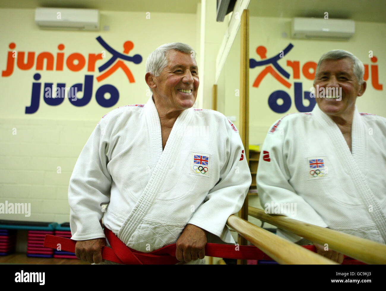 George Kerr, 72, aus Edinburgh, dem im Judo der Status '10th Dan' verliehen wurde, im Junior Judo Club in Edinburgh. Stockfoto