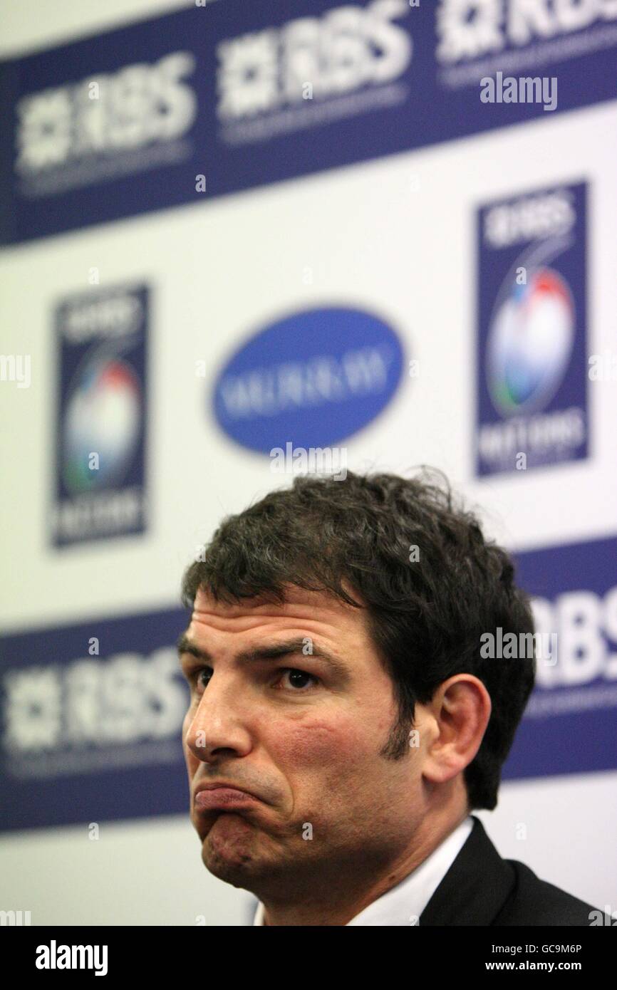 Rugby Union - RBS 6 Nations Championship 2010 - Schottland gegen Frankreich - Murrayfield. Frankreichs Cheftrainer Marc Lievremont während der Pressekonferenz nach dem Spiel in Murrayfield, Edinburgh. Stockfoto