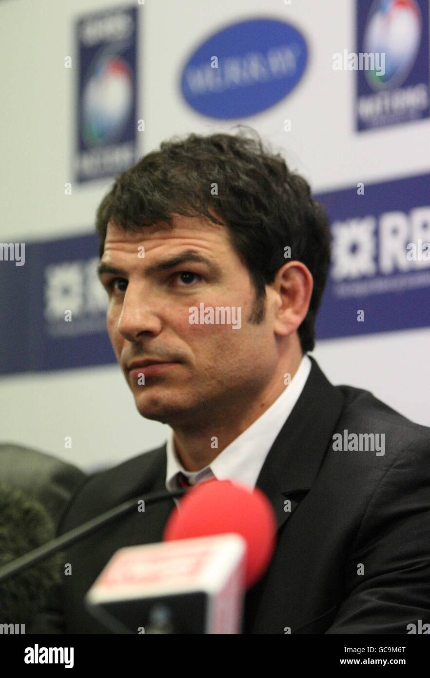 Rugby Union - RBS 6 Nations Championship 2010 - Schottland gegen Frankreich - Murrayfield. Frankreichs Cheftrainer Marc Lievremont während der Pressekonferenz nach dem Spiel in Murrayfield, Edinburgh. Stockfoto