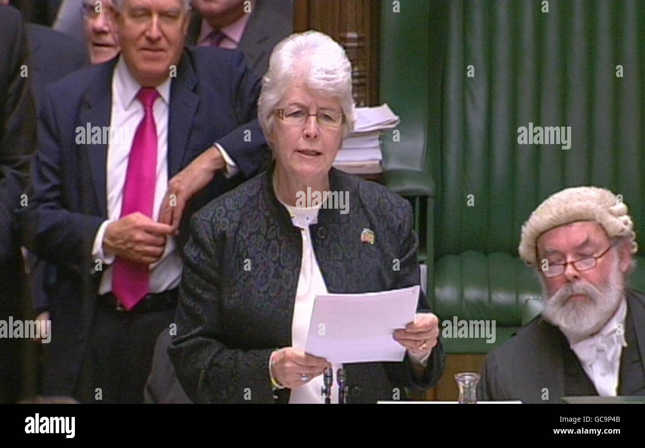 Die stellvertretende Sprecherin des Unterhauses Sylvia Heal gibt das Ergebnis der Abstimmung über den Verfassungsreform- und Governance-Gesetzentwurf im Unterhaus im Zentrum von London bekannt. Stockfoto