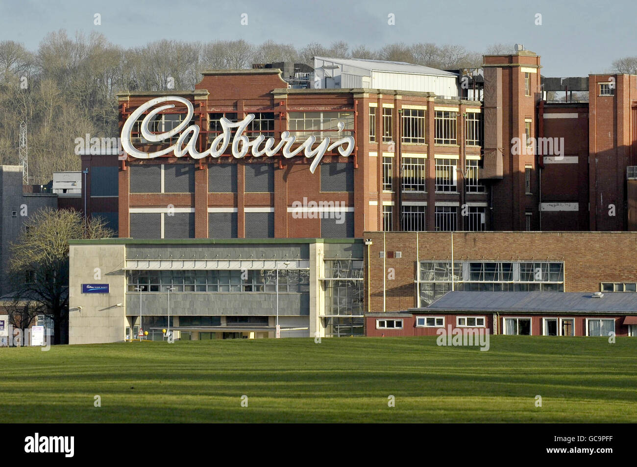 Eine allgemeine Sicht auf die Cadbury-Fabrik in Keynsham in der Nähe von Bristol, nachdem die neuen Eigentümer Kraft angekündigt hatten, die Fabrik zu schließen und die Produktion nach Polen zu verlagern. Stockfoto