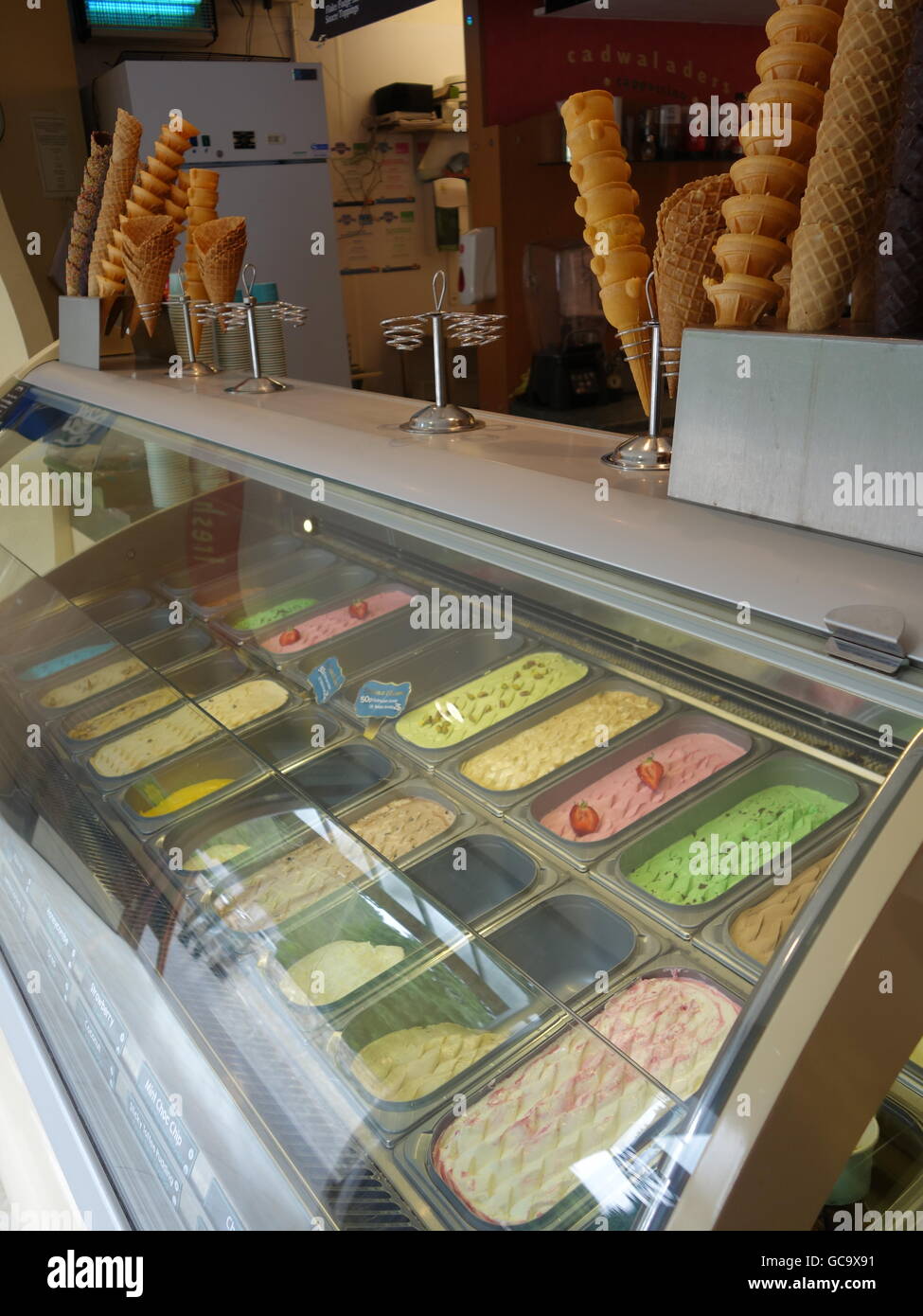 Eine Auswahl an Eis in ein Icecream Parlour. Stockfoto