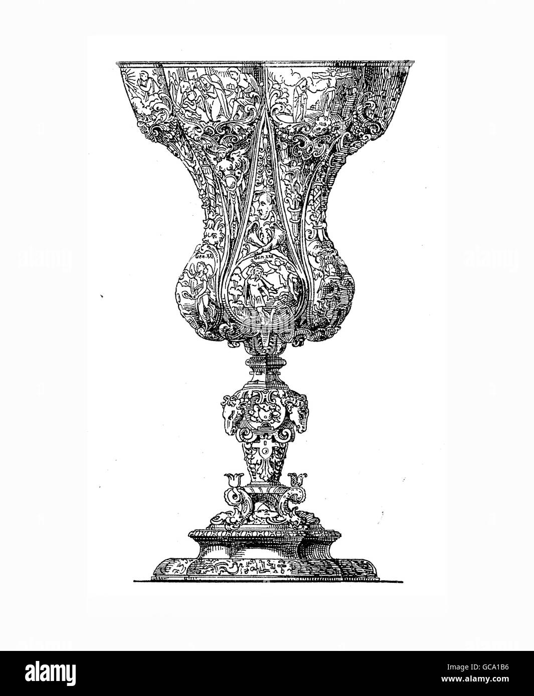 Silber Kelch mit religiösen Szenen geprägt und Symbole, einst im Besitz von der Juweliere Zunft der Nürnberg und dann durch die städtische Sammlung der gleichen Stadt. Stockfoto