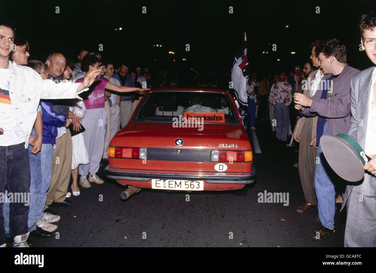 Geographie / Reisen, Deutschland, Wiedervereinigung, DDR D-Mark-Feier mit Autoparade, Ost-Berlin, DDR, 1.7.1990, Zusatzrechte-Abfertigung-nicht vorhanden Stockfoto
