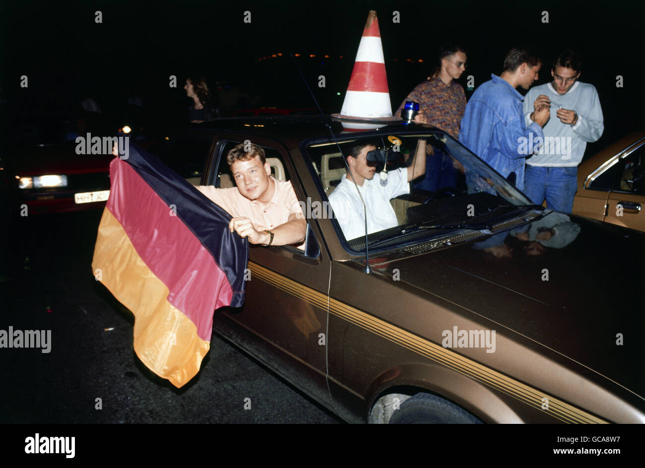 Geographie / Reisen, Deutschland, Wiedervereinigung, DDR D-Mark-Feier mit Autoparade, Ost-Berlin, DDR, 1.7.1990, Zusatzrechte-Abfertigung-nicht vorhanden Stockfoto