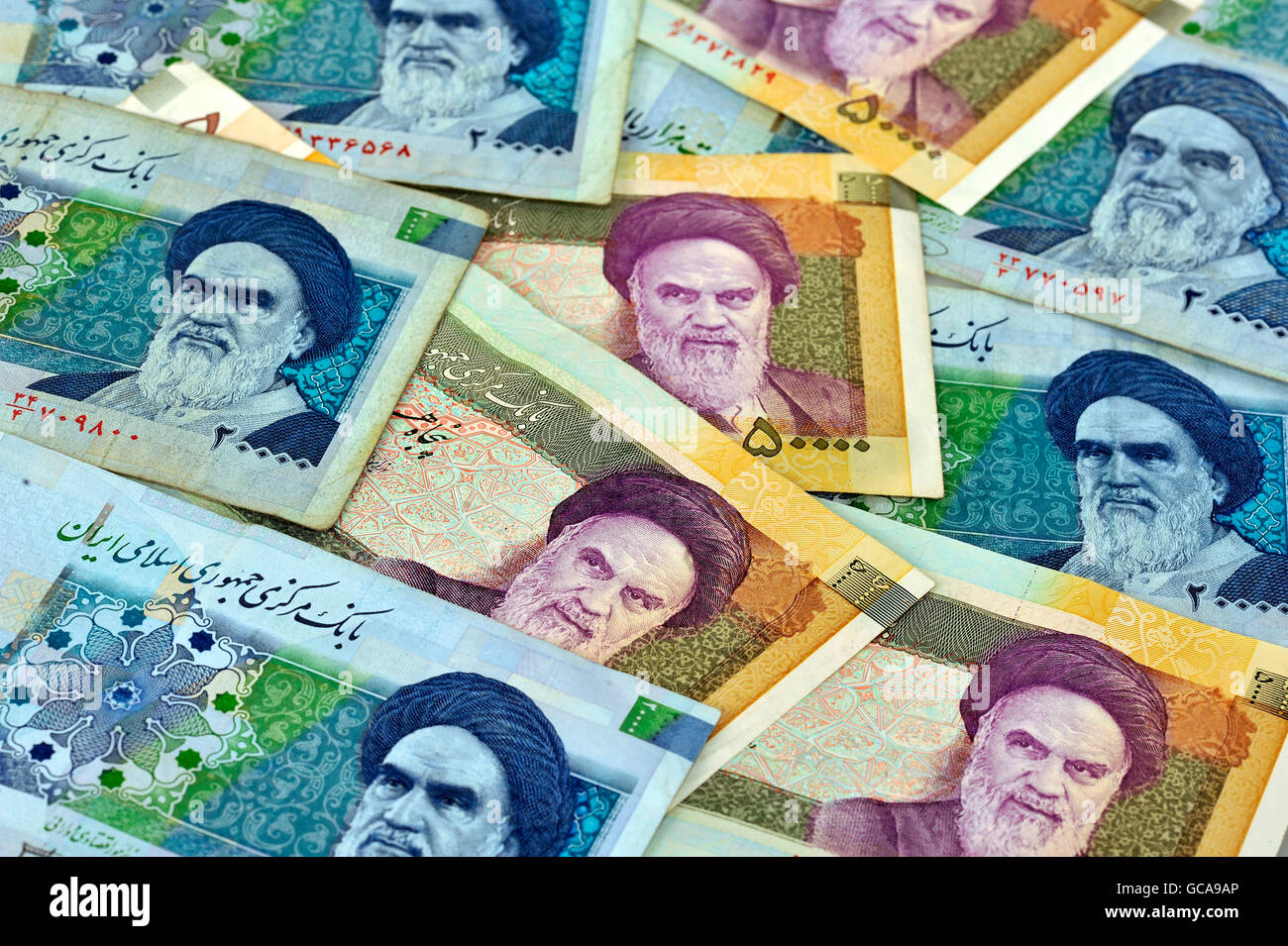 Geld / Finanzen, Banknoten, Iran, Banknoten ca. 20.000 rial (blau), 50.000 rial (gelb), 2009, Zusatzrechte-Abfertigung-nicht vorhanden Stockfoto