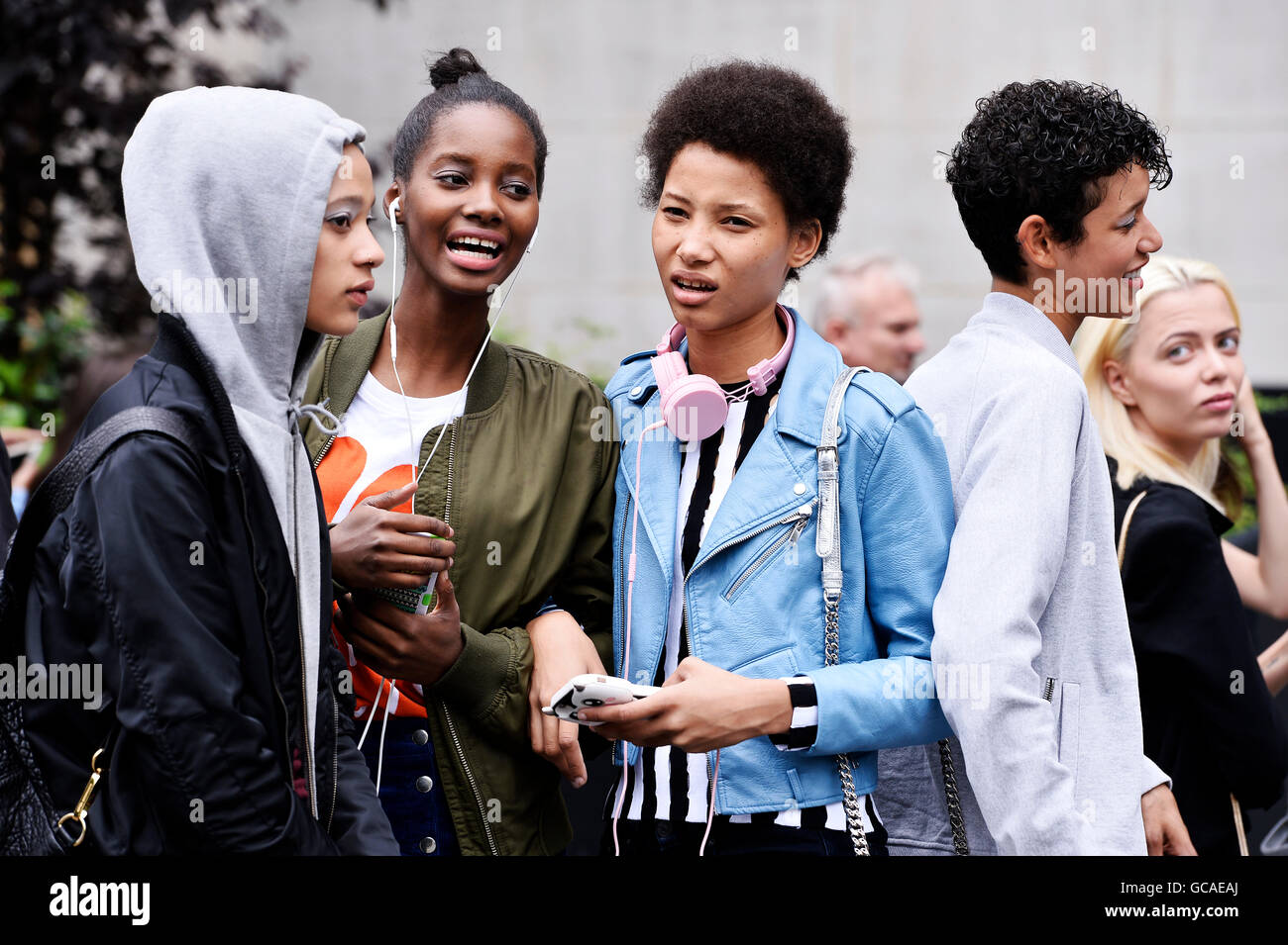 Modelle - Paris Fashion Woche Haute Couture Herbst/Winter 2016-2017 bei Chanel-show Stockfoto