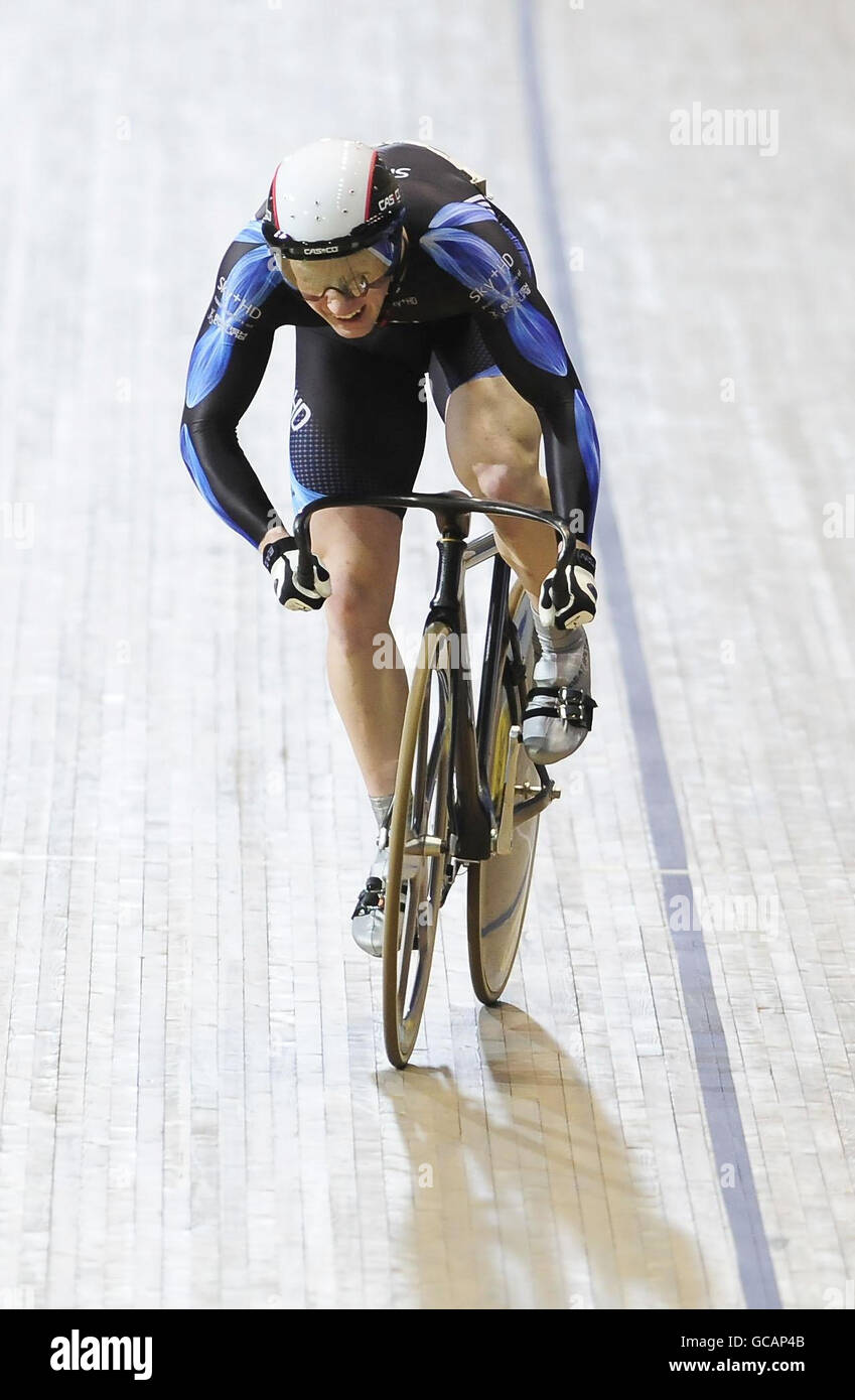 Jason Kenny qualifiziert sich für das Halbfinale im Männer-Sprint während der Revolution 28 Cycling Championship im Manchester Velodrome, Manchester. Stockfoto
