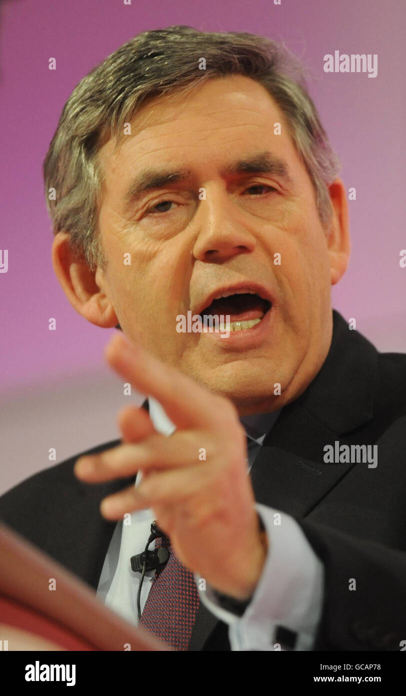 Premierminister Gordon Brown spricht auf der Konferenz der walisischen Labour Party in Swansea. Stockfoto