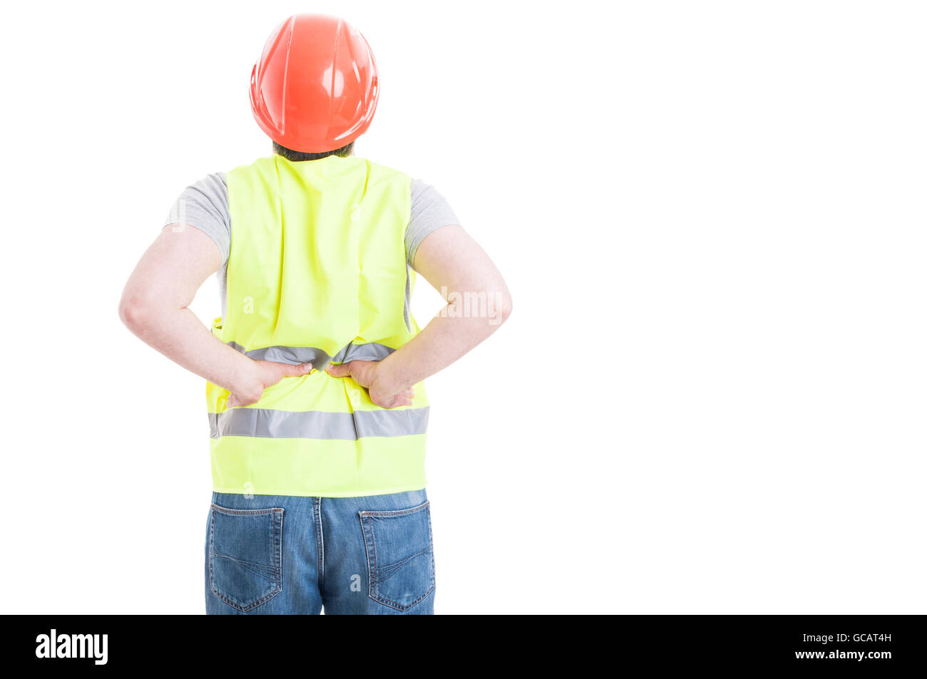 Rückansicht des Herstellers Mann mit Schutzweste und Helm mit Rückenmarkverletzung isoliert auf weiss mit Werbe-Bereich Stockfoto