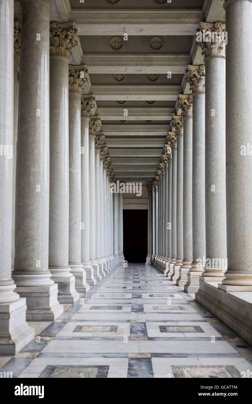 Äußeren Säulen-Portikus Basilika San Paolo Fuori le Mura. Rom, Italien Stockfoto