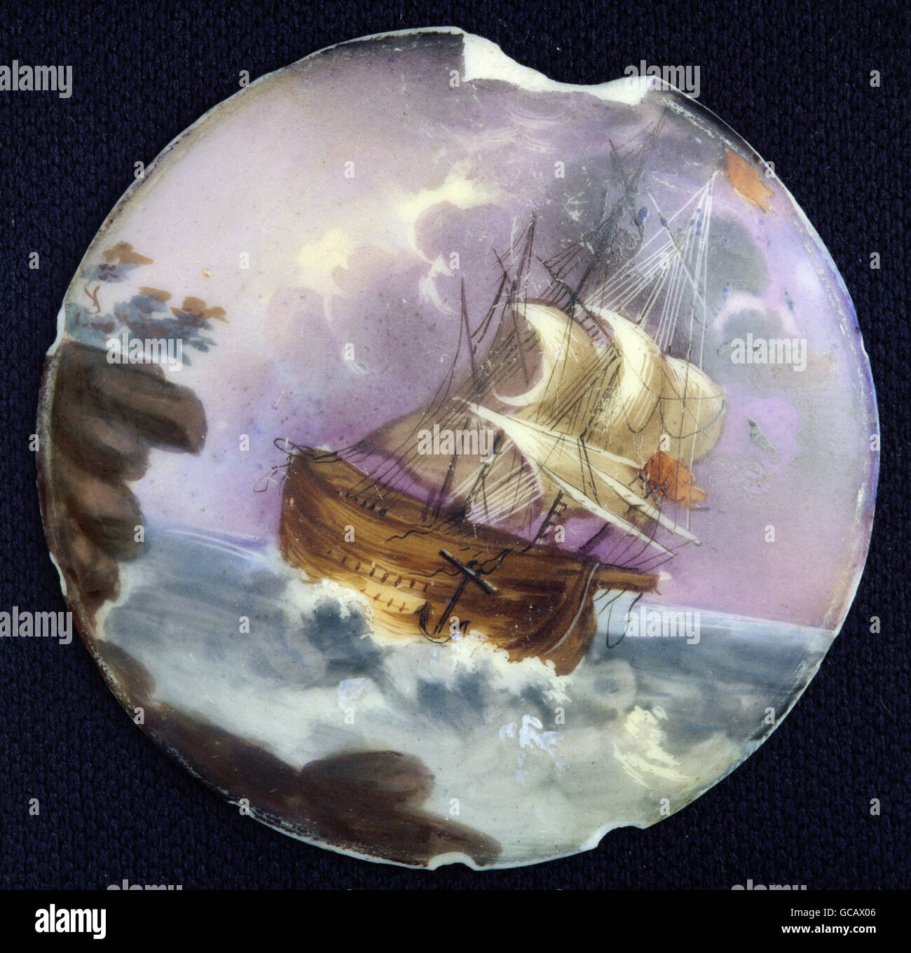 Bildende Kunst, Malerei, bemalte Bierdeckel Krug, Porzellanmalerei, Segelschiff in einem Sturm, Deutschland, 2. Hälfte 19. Jahrhundert Stockfoto
