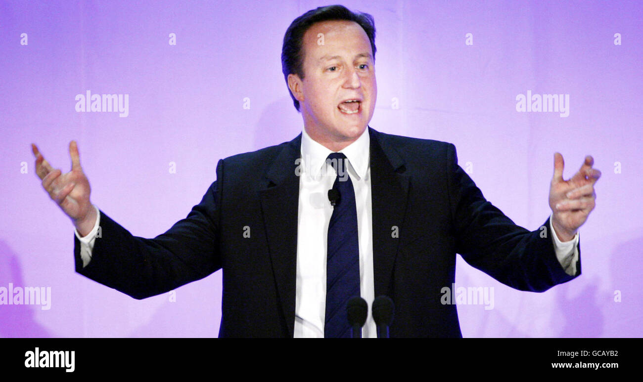 Tory-Chef David Cameron spricht im Dewars Center in Perth, Schottland, über die schottische Konferenz der Konservativen Partei. Stockfoto