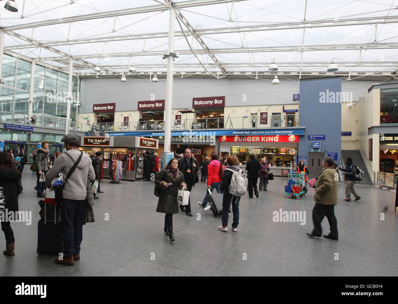 Ein allgemeines Bild des Bahnhofs Manchester Piccadilly. Stockfoto
