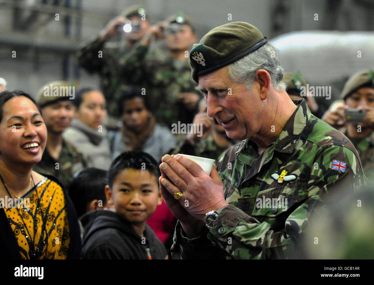 Prince Of Wales besucht Regimenter Stockfoto