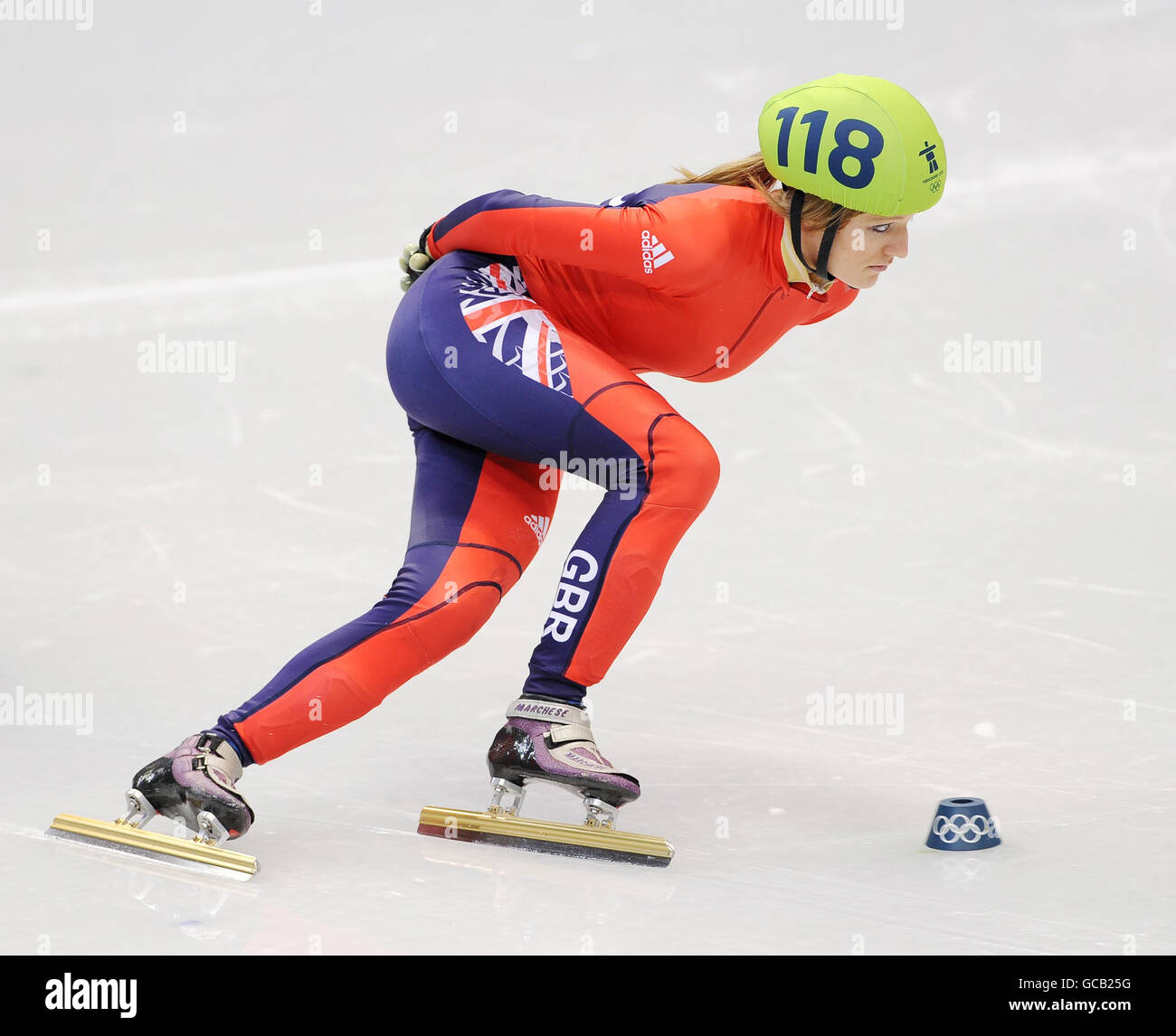 Die britische Elise Christie in Aktion in ihrer Hitze des 1500 m langen Skating-Kurzstrecken-Wettkampfs der Frauen im Pacific Coliseum, Vancouver, Teil der Olympischen Winterspiele 2010 in Vancouver. Stockfoto